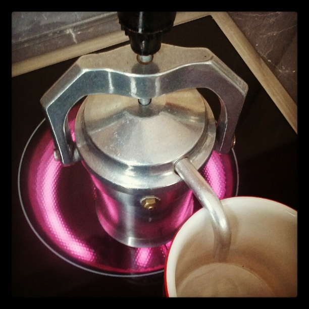 0x086: Příprava kávy / Coffee in progress (1)